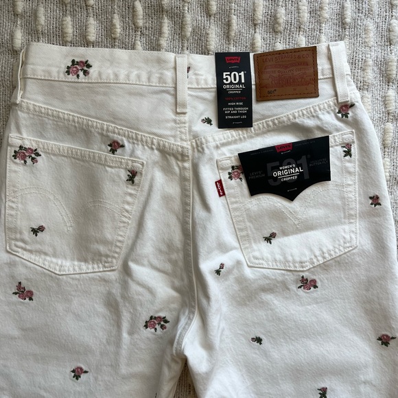 NWT Levi’s 501 Floral White Jeans - Picture 5 of 7